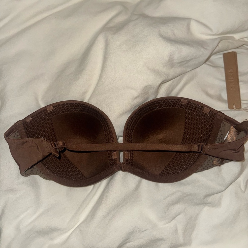 SKIMS Multi-Way Bra - color Jasper - Picture 11 of 15